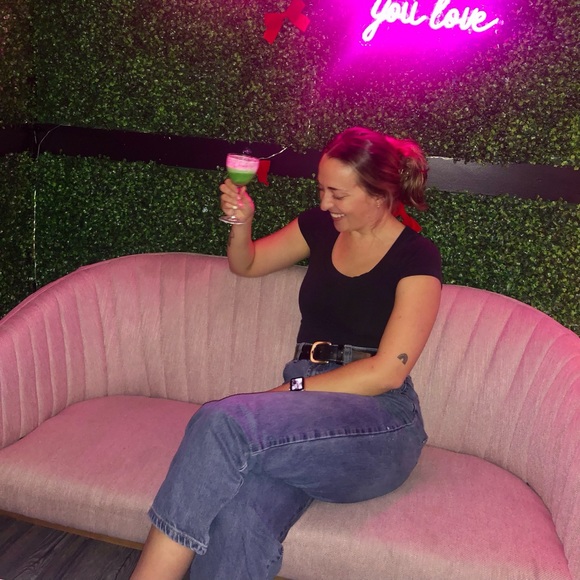 Meet your Posher, Abbey - Picture 3 of 4